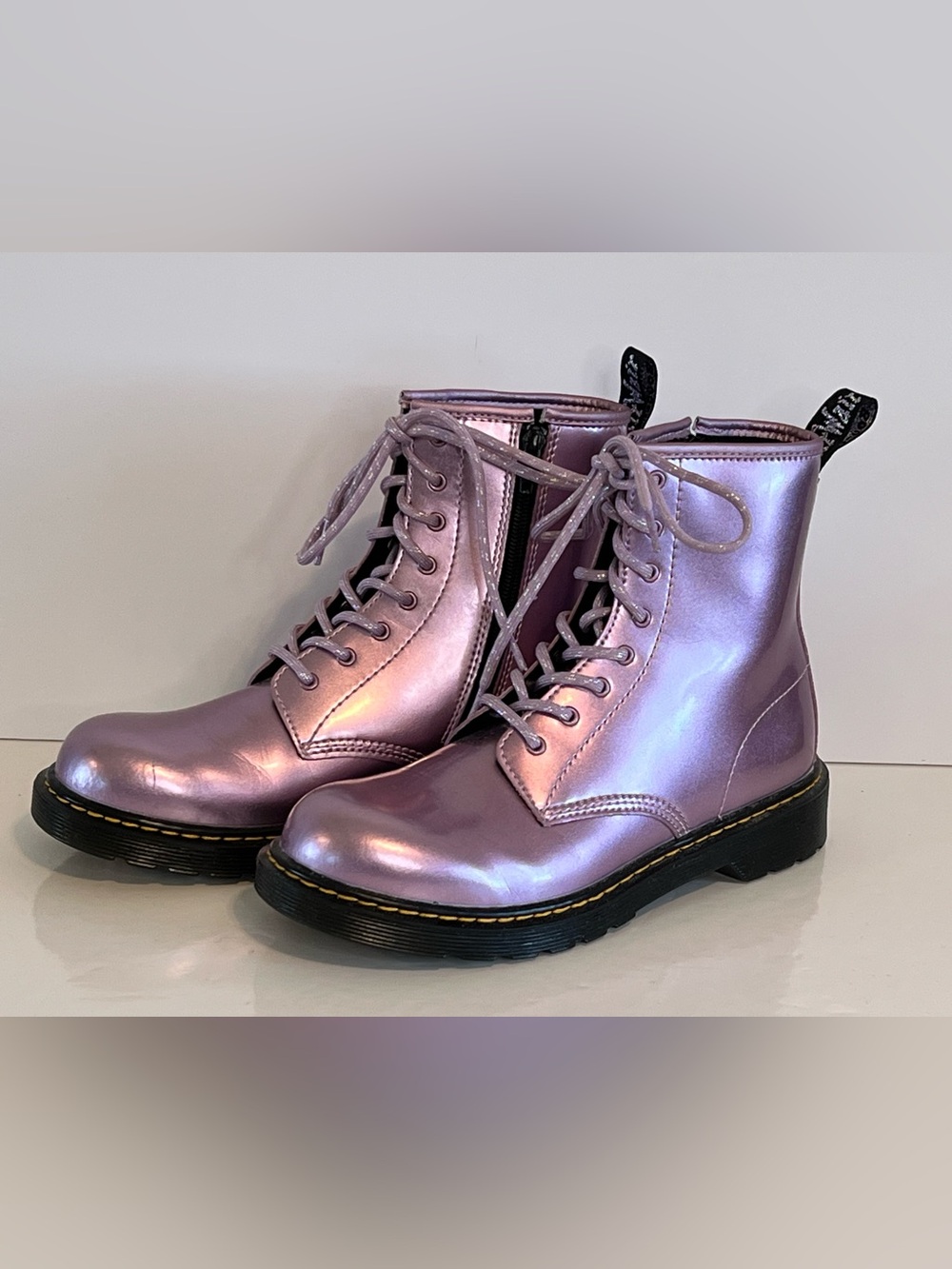 Dr. Martens Vegan 1460 Lavender Pink Metallic Doc Marten Combat Boots Sz. 7 Mint